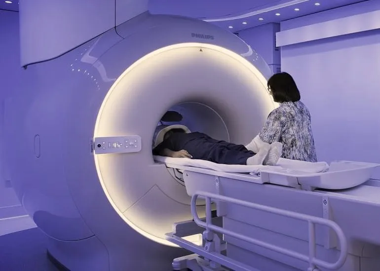 Czy lekarz rehabilitacji ma prawo wystawić skierowanie na rezonans?