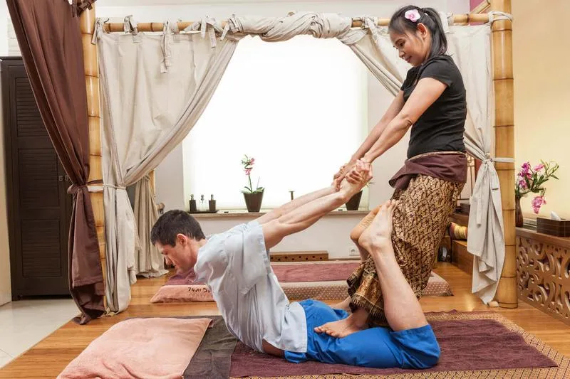 Dla kogo idealny jest masaż tajski? Odkryj jego wyjątkowe korzyści