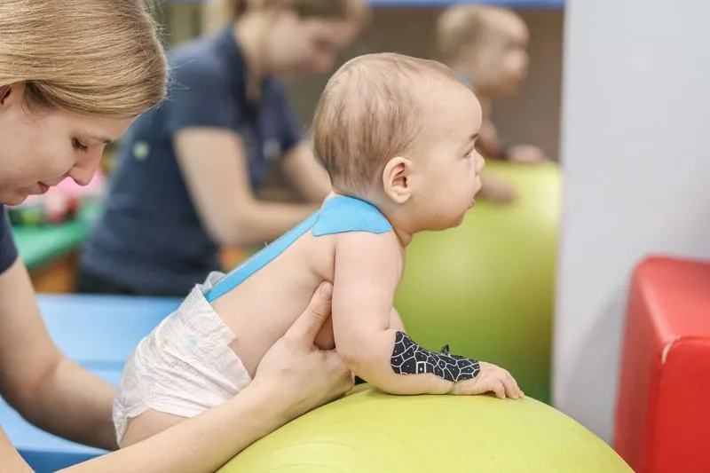 Fizjoterapeuta czy fizjoterapeutom - kogo wybrać dla najlepszej rehabilitacji?