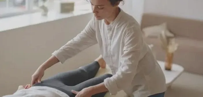 Ile zarabia fizjoterapeuta w Szwajcarii? Odkryj tajemnice wynagrodzeń w tej branży