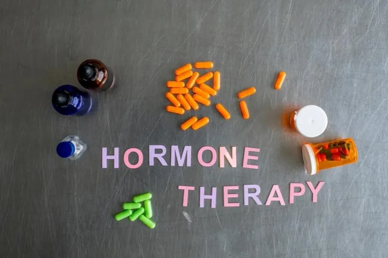 Kiedy warto rozważyć hormonalną terapię zastępczą?