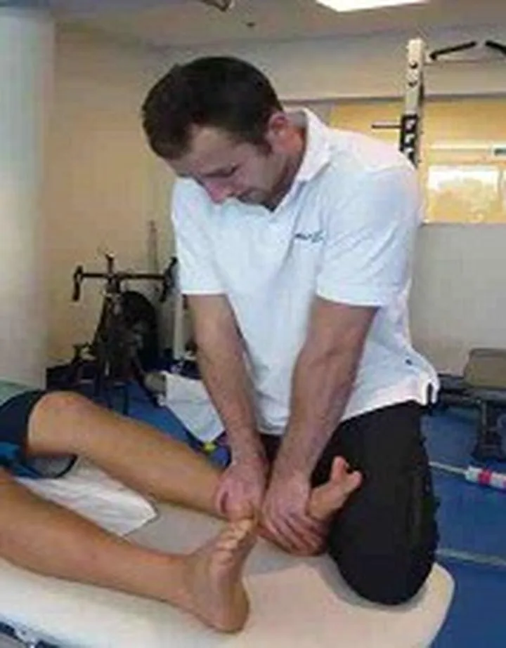 Ćwiczenia i terapie po skręceniu stawu skokowego