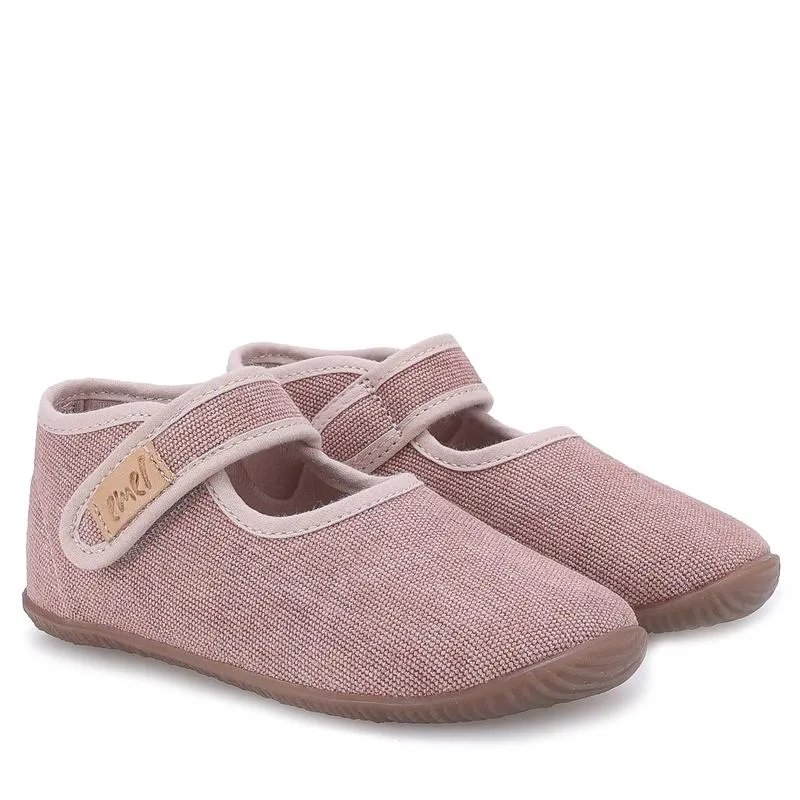 Dopasowanie obuwia dziecięcego