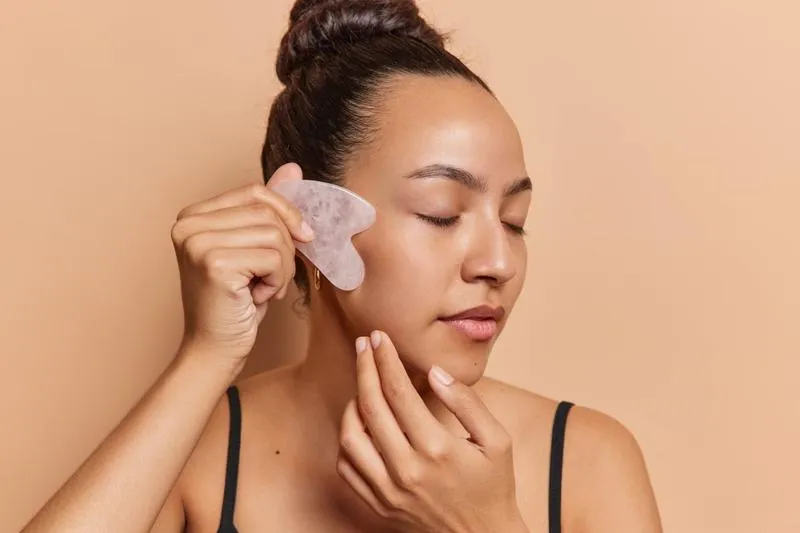 Masaż gua sha w domu