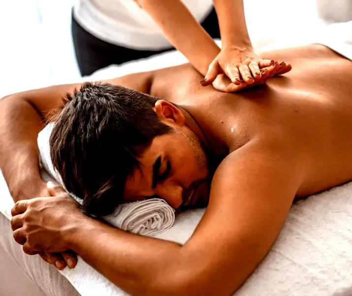 Masaż pleców stopami